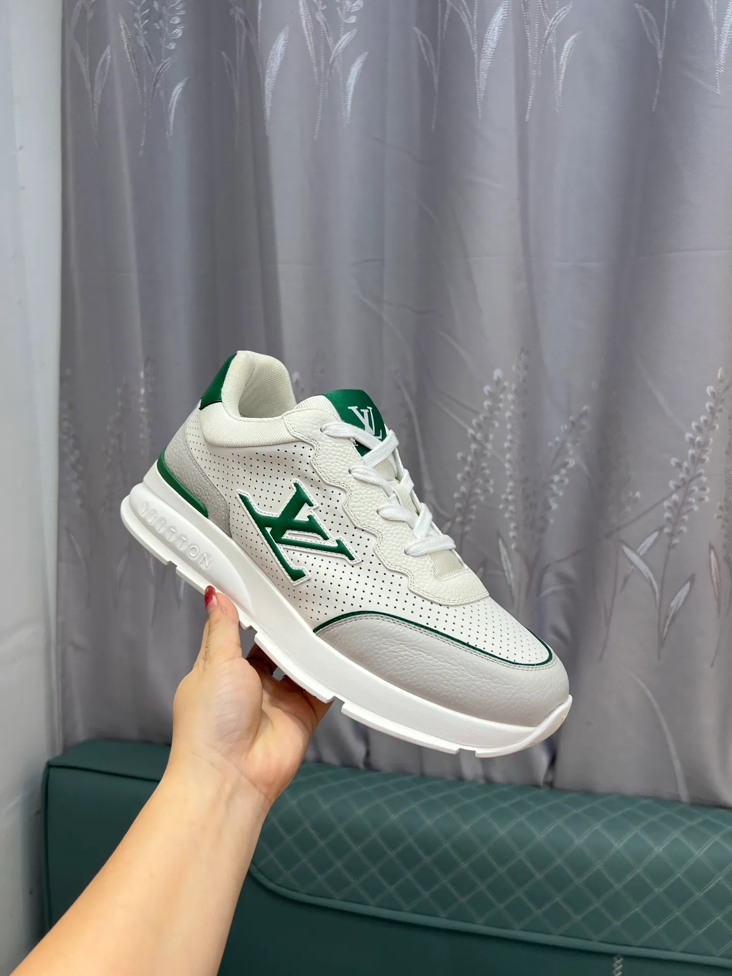 Men's shoes 💰640 LV | Louis Vuitton 2025𝐬𝐬 New spring and summer styles for couples, men's styles come out first. The counter features the latest casual shoes. Hard goods are new🆕 ❥Purchase level! Full of high-end feel! A popular model among bloggers at home and abroad, it’s retro and fashionable and looks amazing on your feet! Wear a lot of happiness! Mainly recommended model on the official website★ ▪️Upper: Original custom-made imported calfskin fabric ▪️Inner lining: breathable gauze imported from Italy ▪️Outsole: rubber foam ➕tpu high-end outsole ▪️Shoe size: 36-44 (customized for 45 and 46)